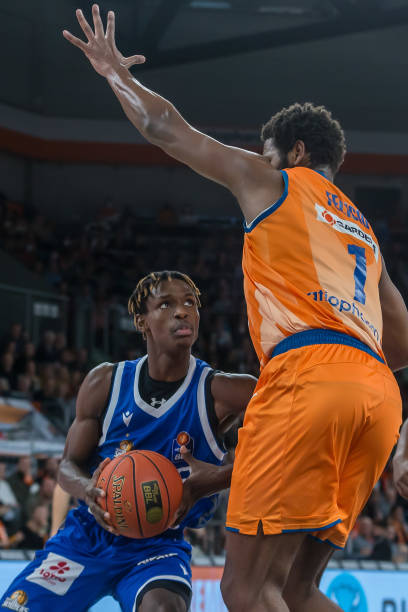 他曾多次在 他曾多次在