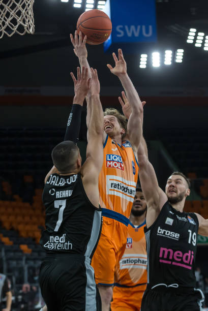 凭借精准的 凭借精准的